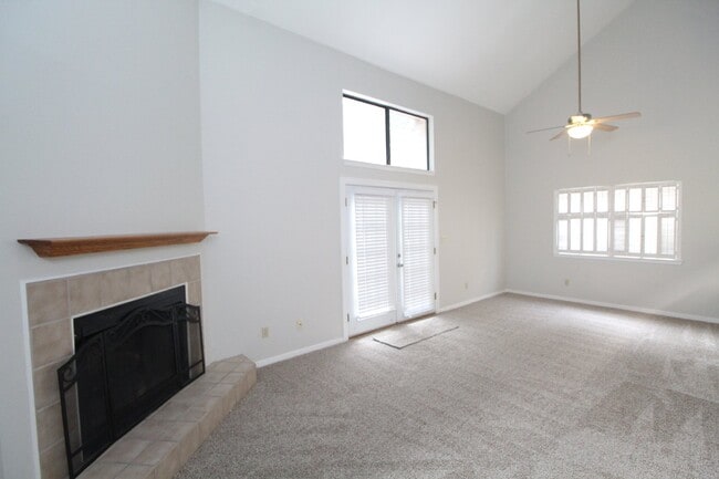 Building Photo - Brookside Townhome with Downstairs Bedroom, Updated Kitchen, and Access to Pool & Tennis