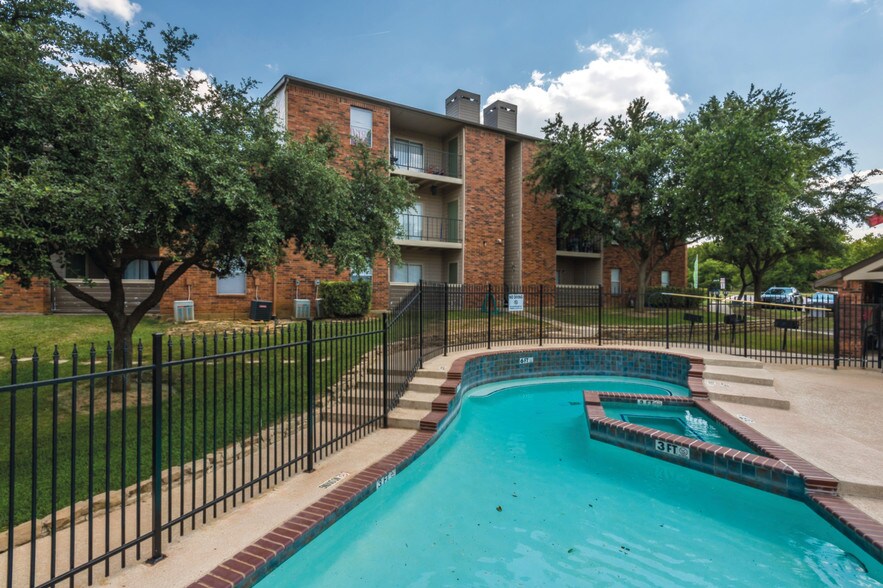Sugar Creek Apartments 950 Duncan Perry Rd Grand Prairie TX 75050