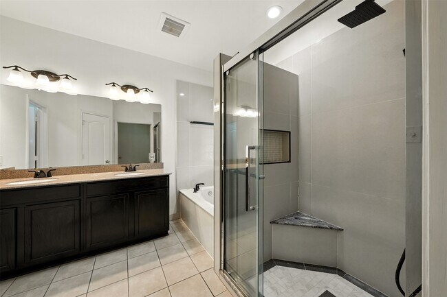 Building Photo - 9219 Gilbert Hollow Dr