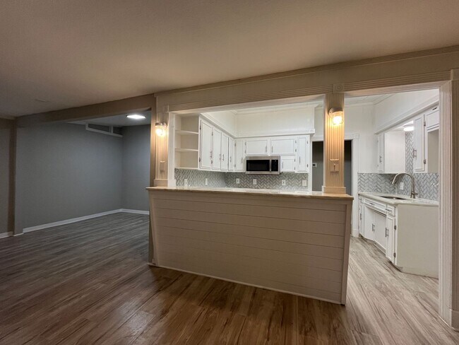 Building Photo - 3309 Mahan Dr