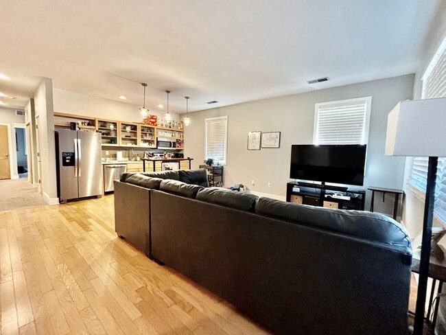 Building Photo - Rainbow Townhomes