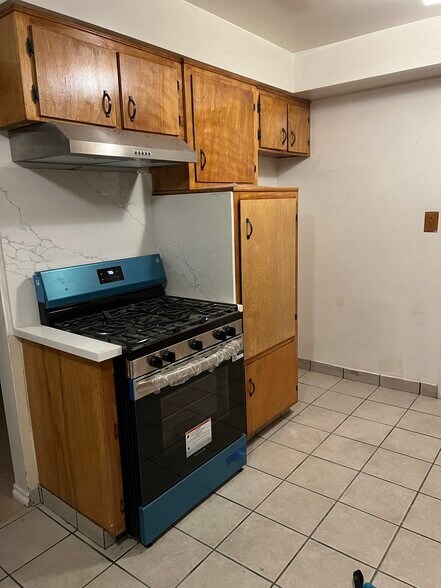 Building Photo - 1022 W 25th St