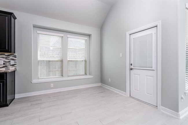 Building Photo - 204 Upland Dr
