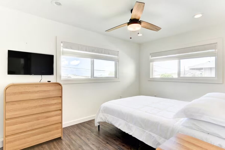 Building Photo - 1235 Manulani St