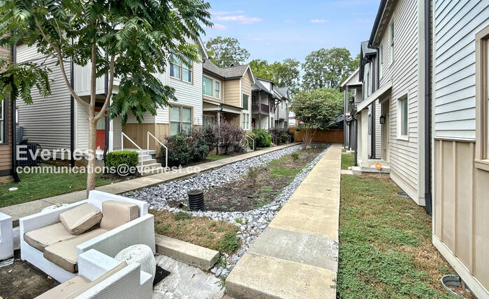 Building Photo - 1501C 9th Ave N