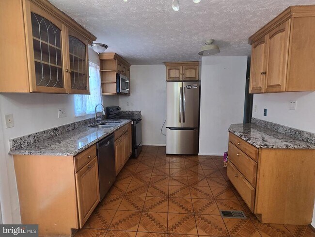 Building Photo - 1409 Rossiter Ct