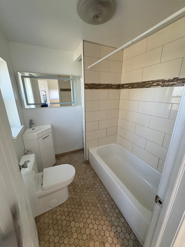 Building Photo - 5527 Pulaski Ave