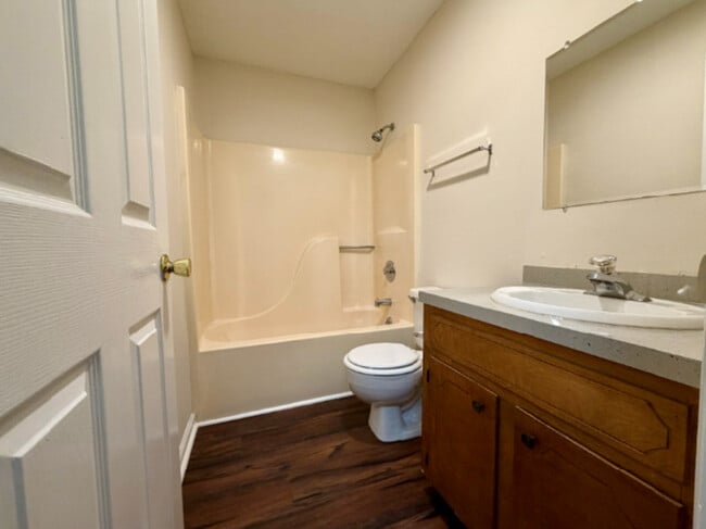 Building Photo - 1442 Riverview Rd