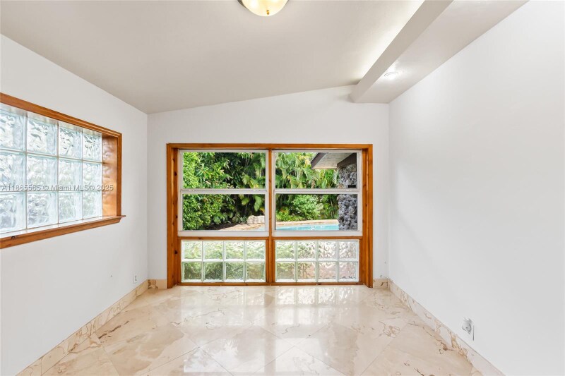 Building Photo - 2530 Okeechobee Ln