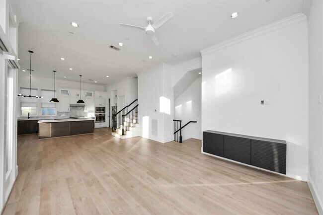 Building Photo - 4005 Woodshire Vlg Ests