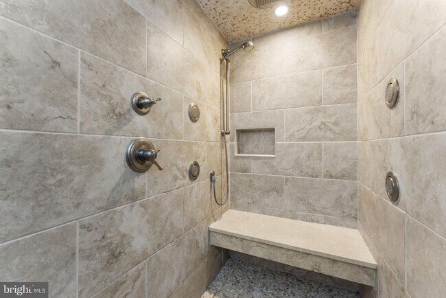 Building Photo - 901 Holly Creek Dr