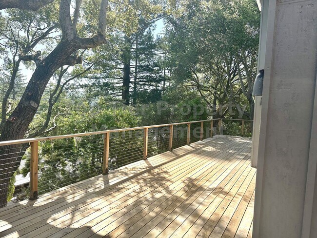 Building Photo - Beautifully Remodeled 4 Bedroom / 3 Bath /...