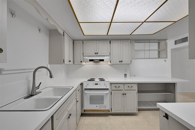 Building Photo - 2624 NE 32nd St