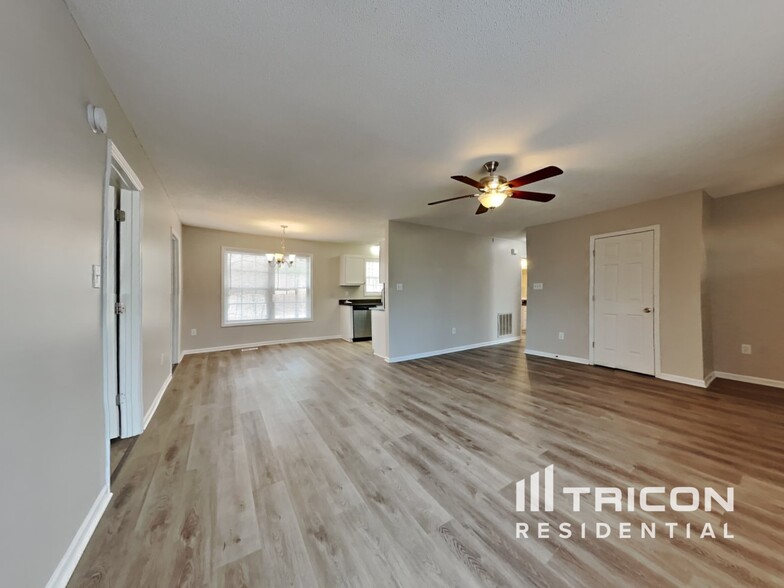 Building Photo - 3008 Brittany Dr