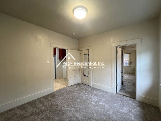 Building Photo - Charming 3bd/1ba Midtown Apartment-Must See!