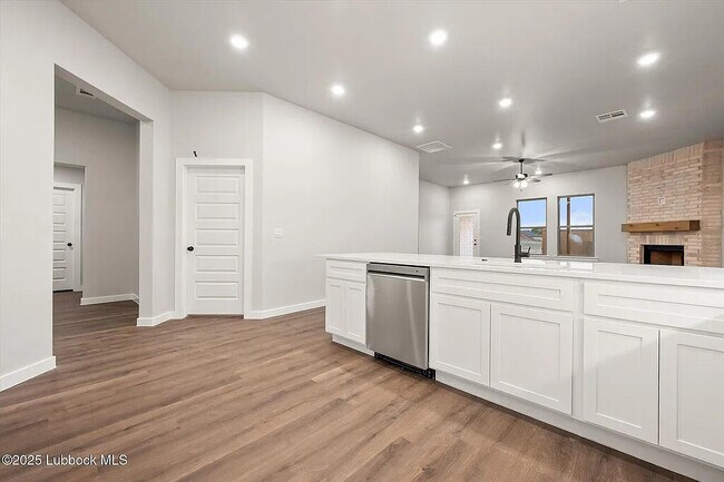 Building Photo - 10704 Beaufort Ave