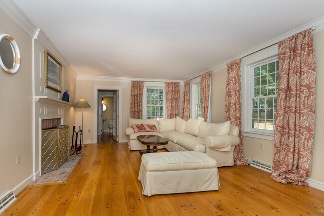 Building Photo - 34 Brush Hill Ln