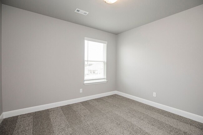 Building Photo - 2010 Periwinkle Pl