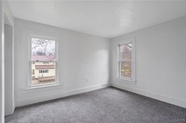 Building Photo - 409 N 6th St