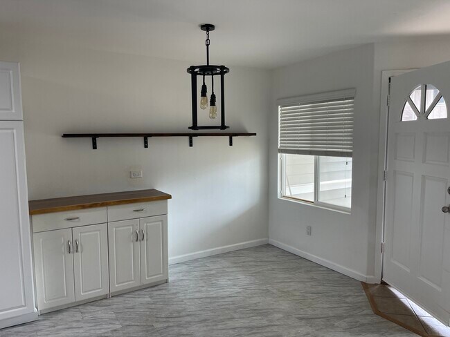 Dining area - 91-1031 Kaipalaoa St