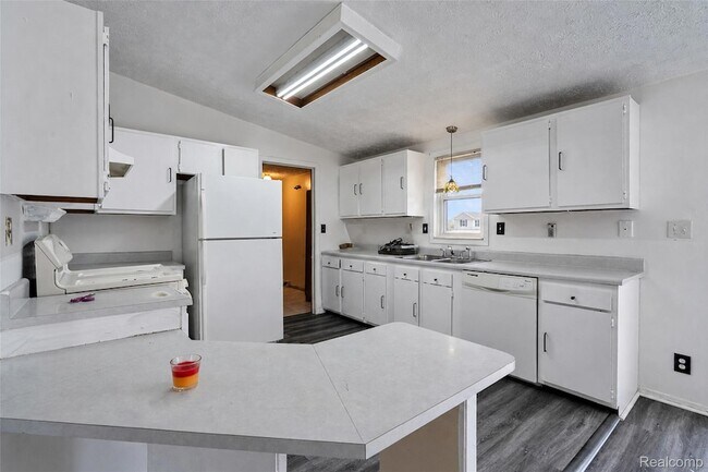 Building Photo - 15060 Michael St