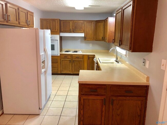 Building Photo - 337 Chateau Dr SW