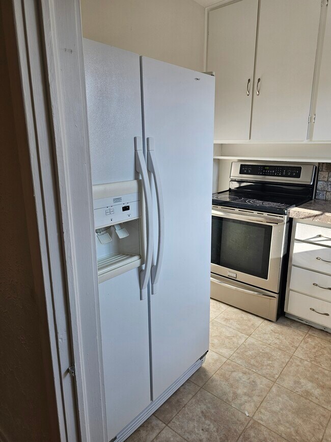 Building Photo - 503 Main St