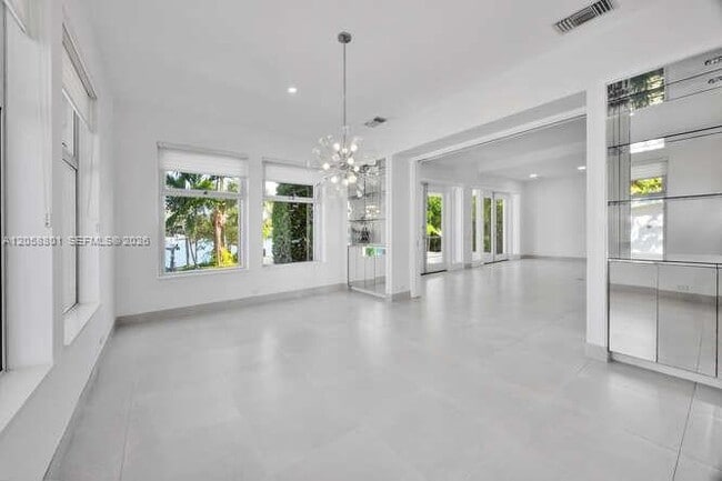 Building Photo - 621 N Mashta Dr