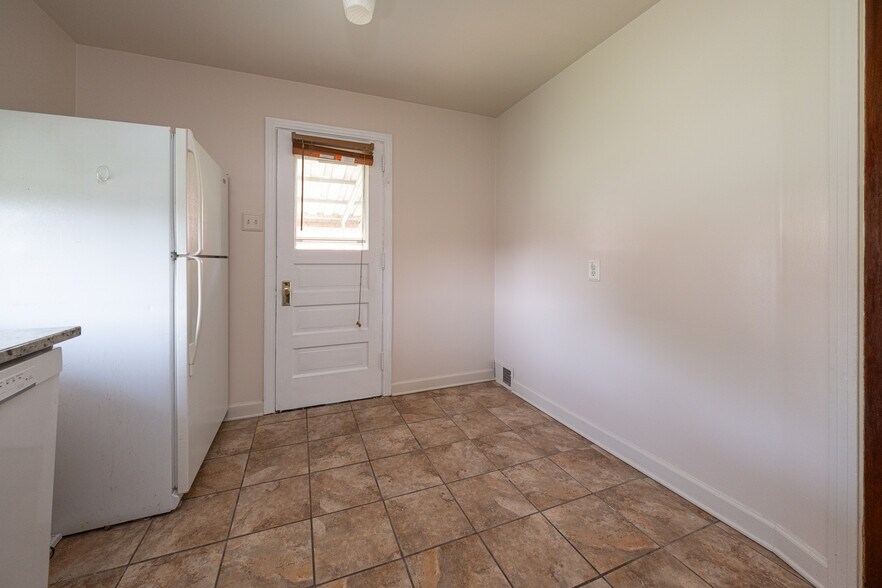 Building Photo - 445 Jenne Dr