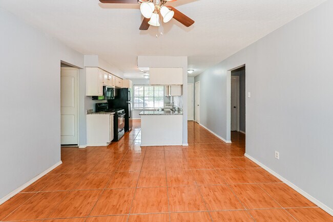Building Photo - 7126 Kings Dr