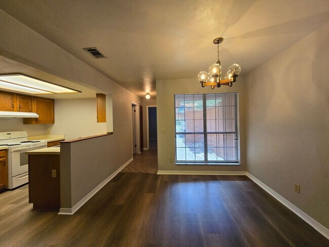 Building Photo - Rockwood Villas – 2BR/2BA Townhouse