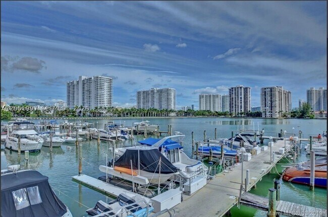 Building Photo - 18061 Biscayne Blvd