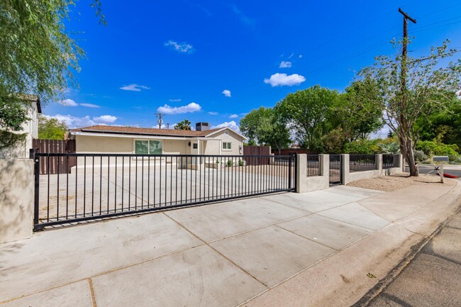 Building Photo - 4519 N 8th Pl