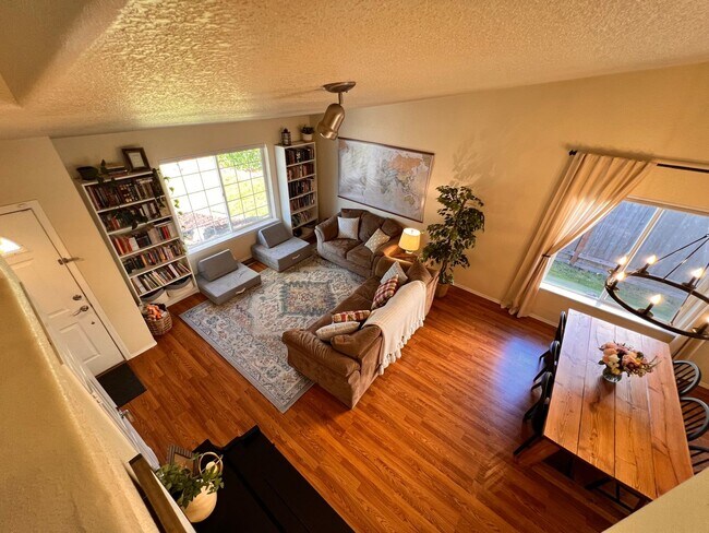 Building Photo - 4412 Ingleside Dr SE
