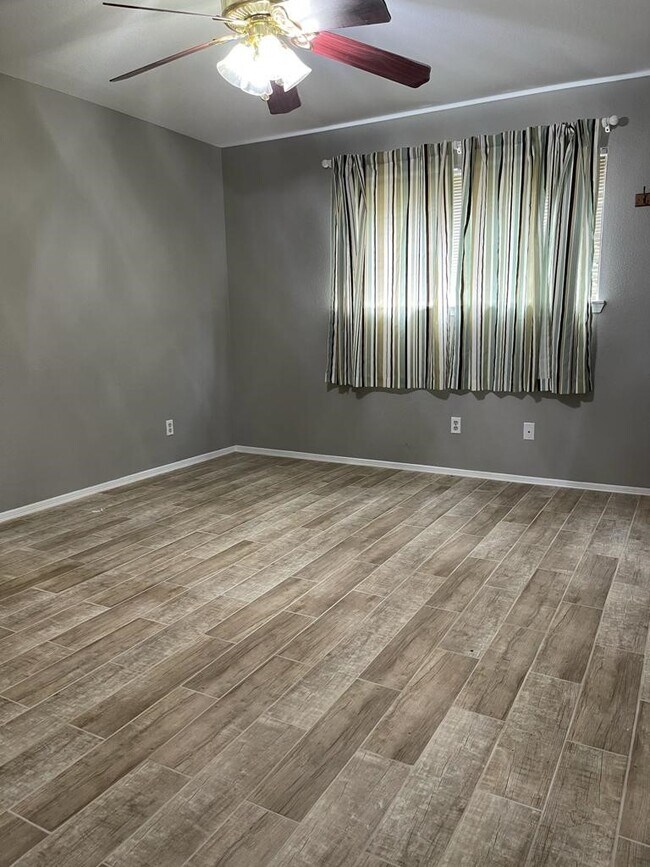 Building Photo - 10811 Richmond Ave.