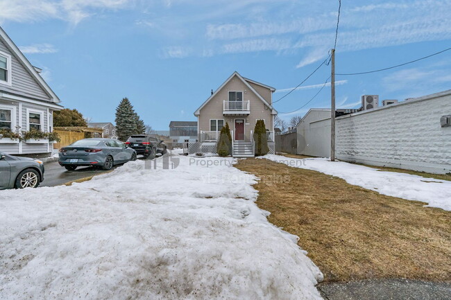 Building Photo - 498 Park Ave