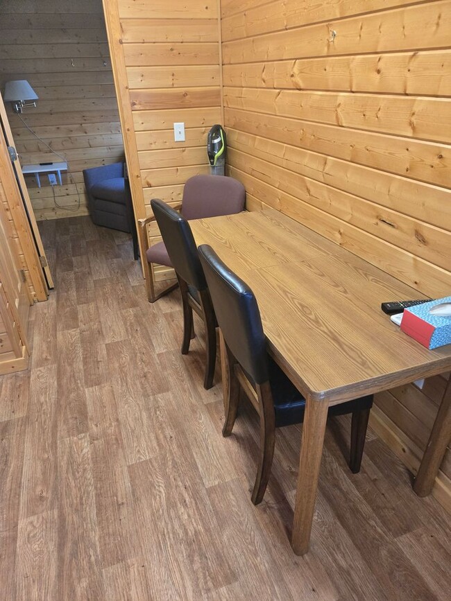 Building Photo - Fully furnished long term rental