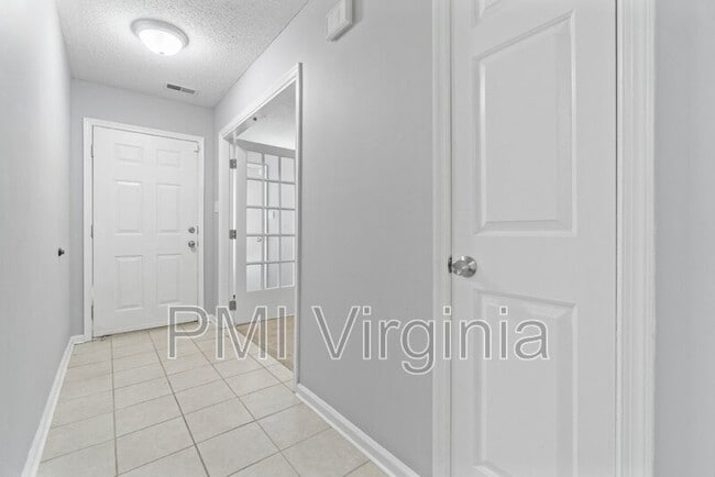 Building Photo - 3909 Wilmington Ct