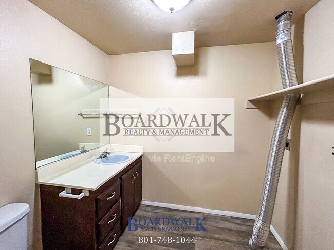 Building Photo - 661 N 980 W