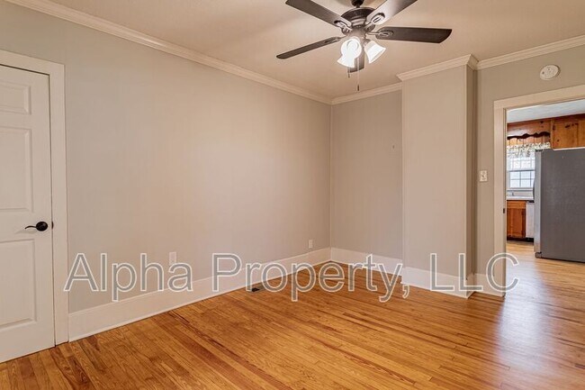 Building Photo - 654 Maywood St