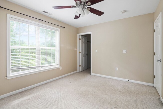 Building Photo - 3 Bedroom 1.5 bath house close to West Ash...