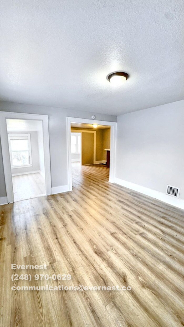 Building Photo - 818 Norwood Ave