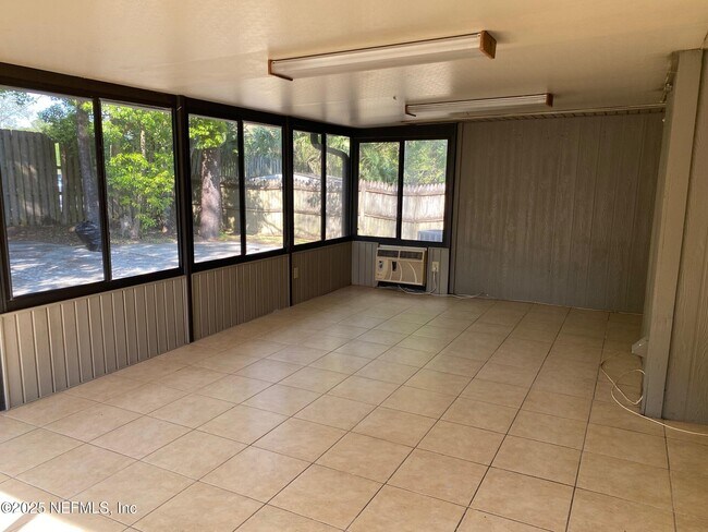 Building Photo - 7759 Spring Branch Dr N
