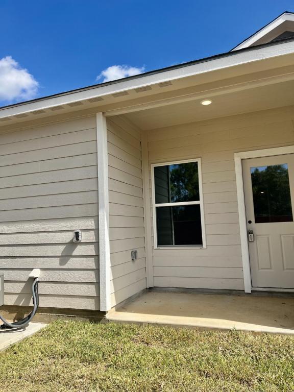 Building Photo - 409 E Avenue