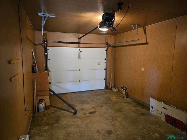 Building Photo - 521 John Doe St