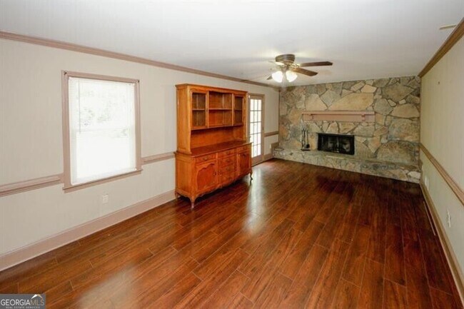 Building Photo - 4033 Scenic Mountain Dr SW
