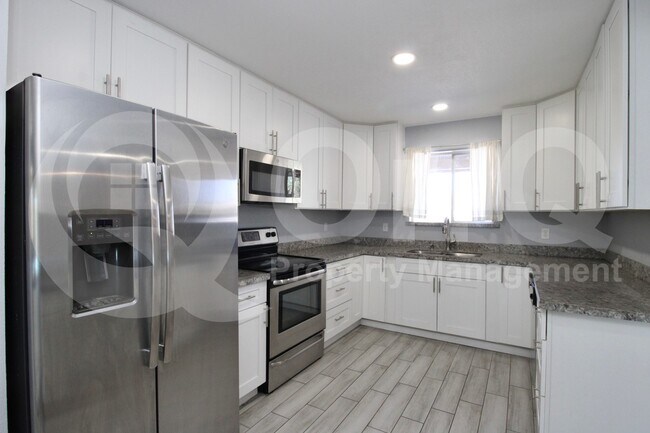 Building Photo - 8838 N 42nd Ave
