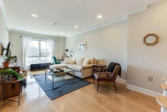 Building Photo - 711 Clinton St