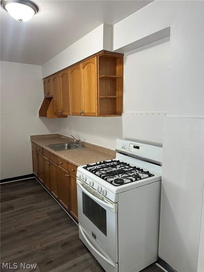 Building Photo - 3384 W 63rd St