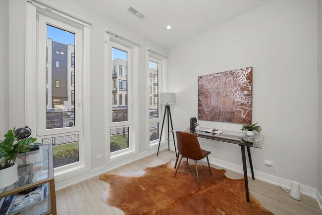 Building Photo - 4246 W Belmont Ave